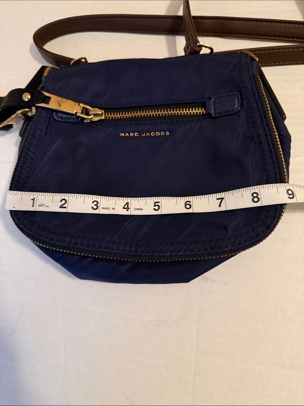 Marc Jacobs nylon Trooper Nomad crossbody, navy w/gold hardware,  zip pockets. - Picture 12 of 14
